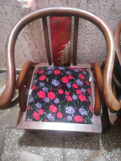 China sofa for sale used 5 year nd good condition