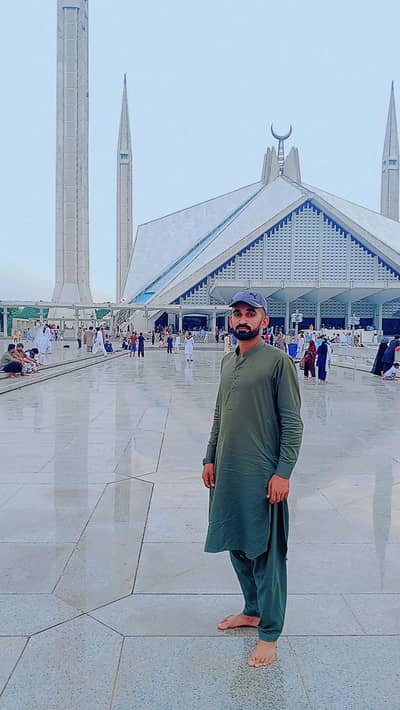 awais