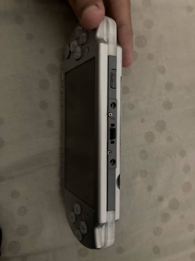 PSP 2000 2