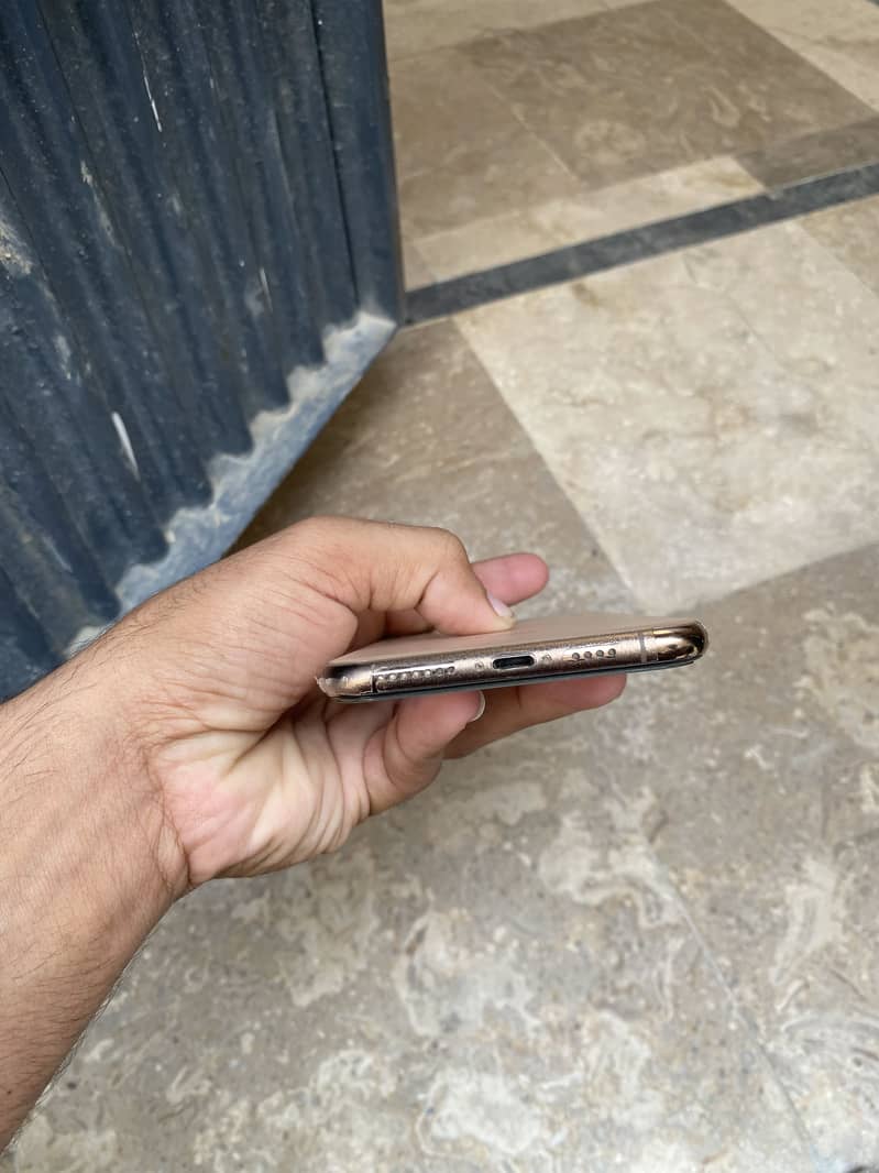 Apple iPhone sx max 1