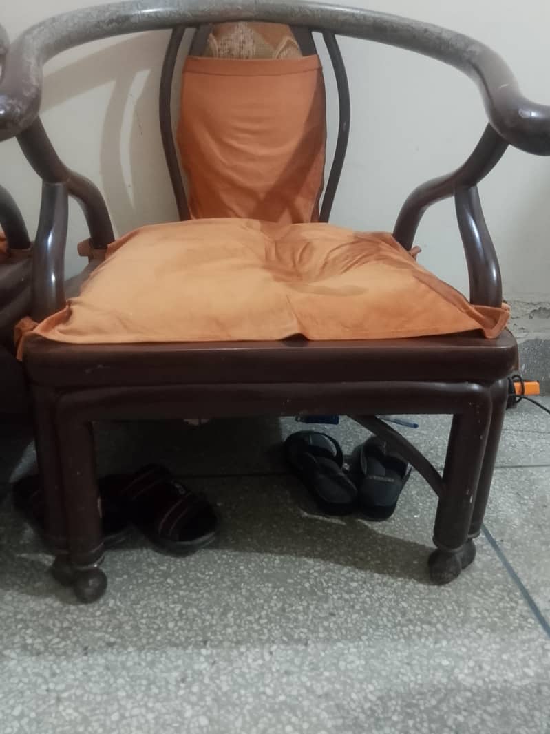 good condition sofa 0