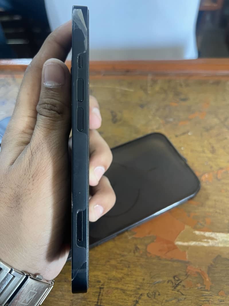 Apple iPhone 13 3