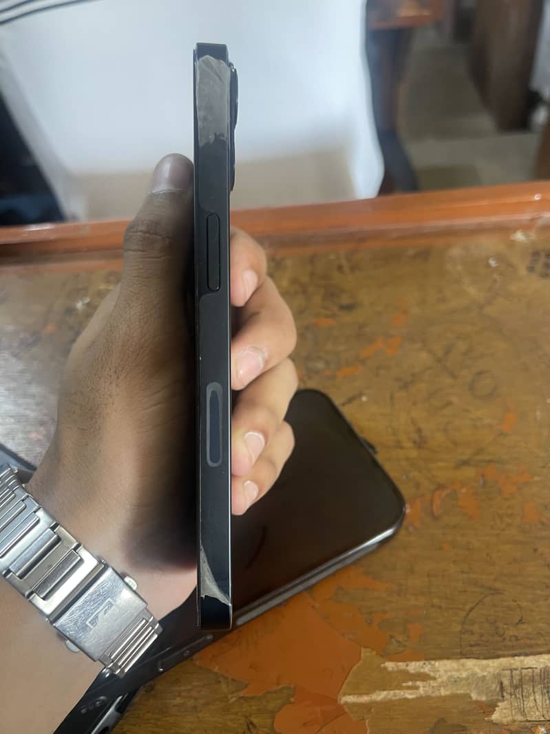 Apple iPhone 13 4