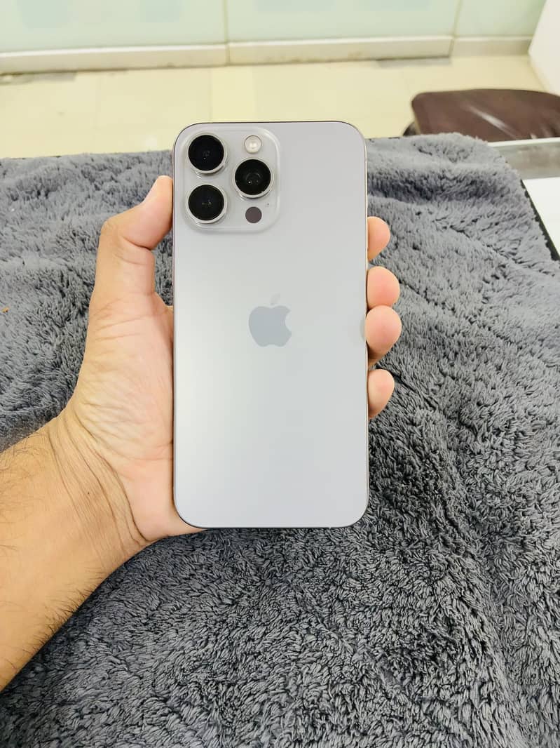 Apple iPhone 15 Pro Max 1