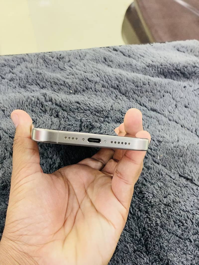 Apple iPhone 15 Pro Max 2