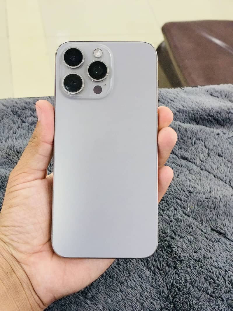 Apple iPhone 15 Pro Max 3