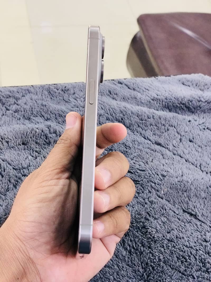 Apple iPhone 15 Pro Max 4
