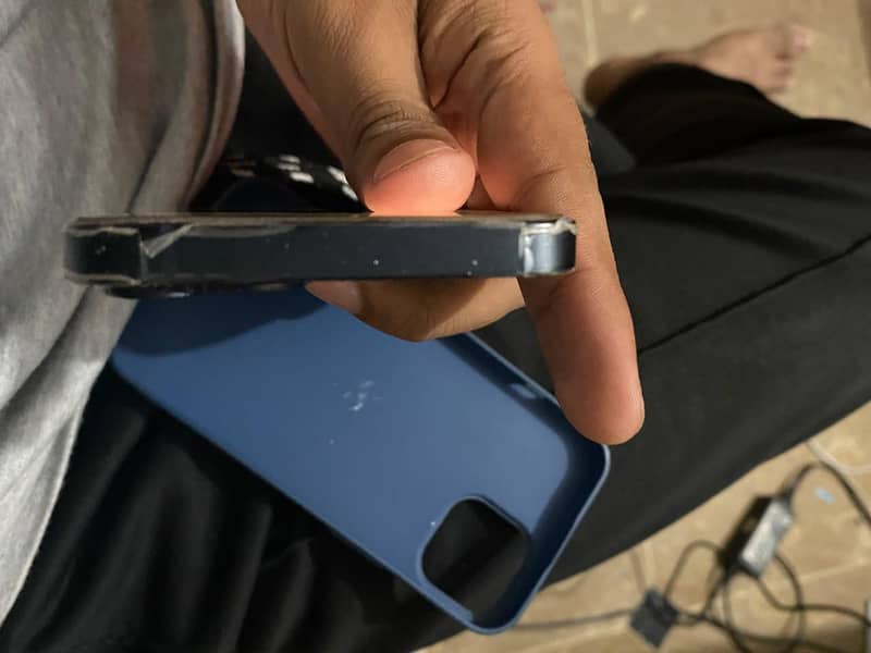 Apple iPhone 13 2