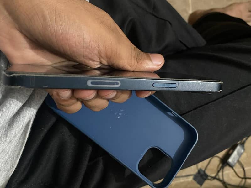 Apple iPhone 13 3