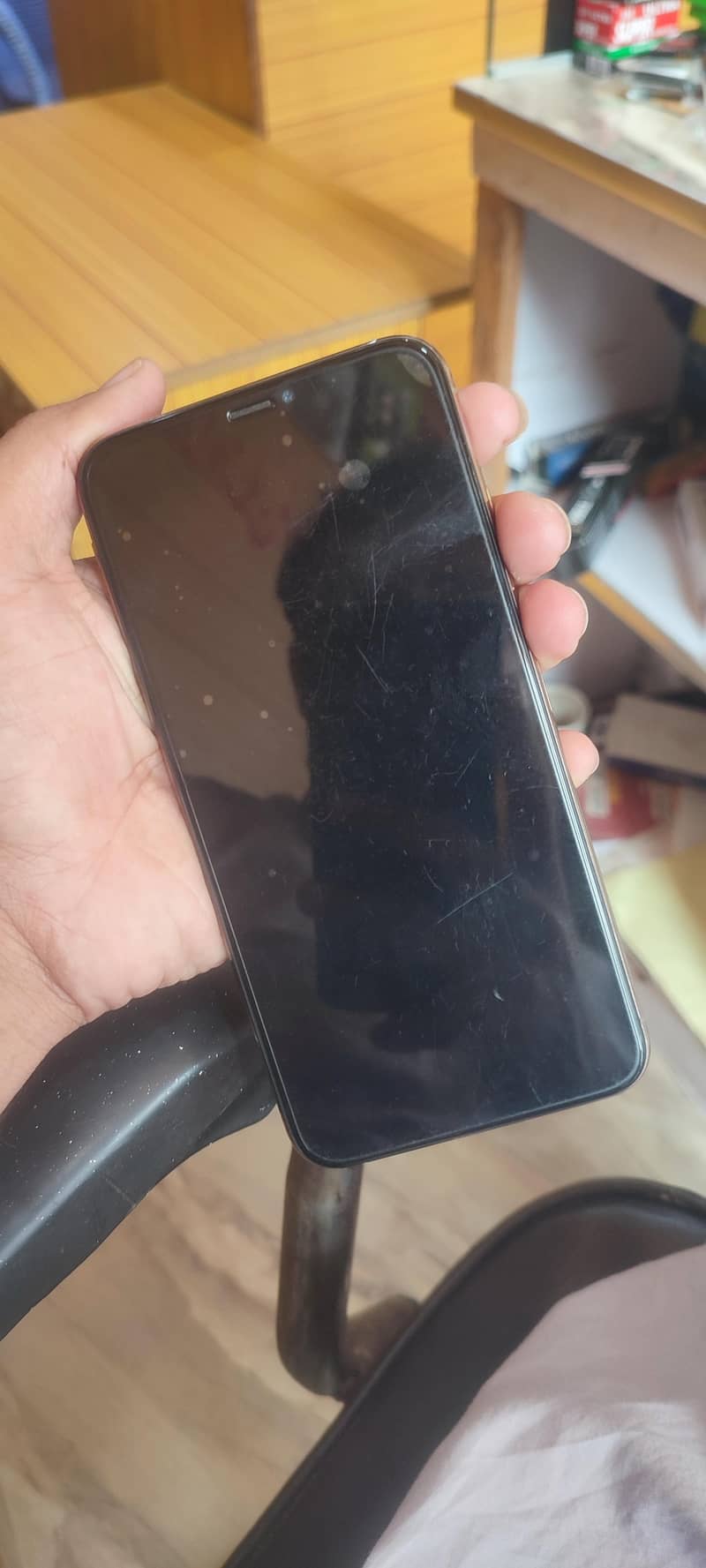 Apple iPhone XS Max 1