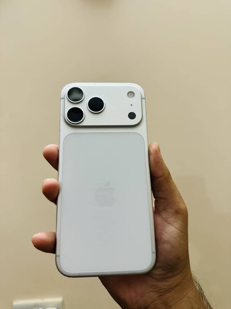 Apple iPhone 17 Pro Max 0
