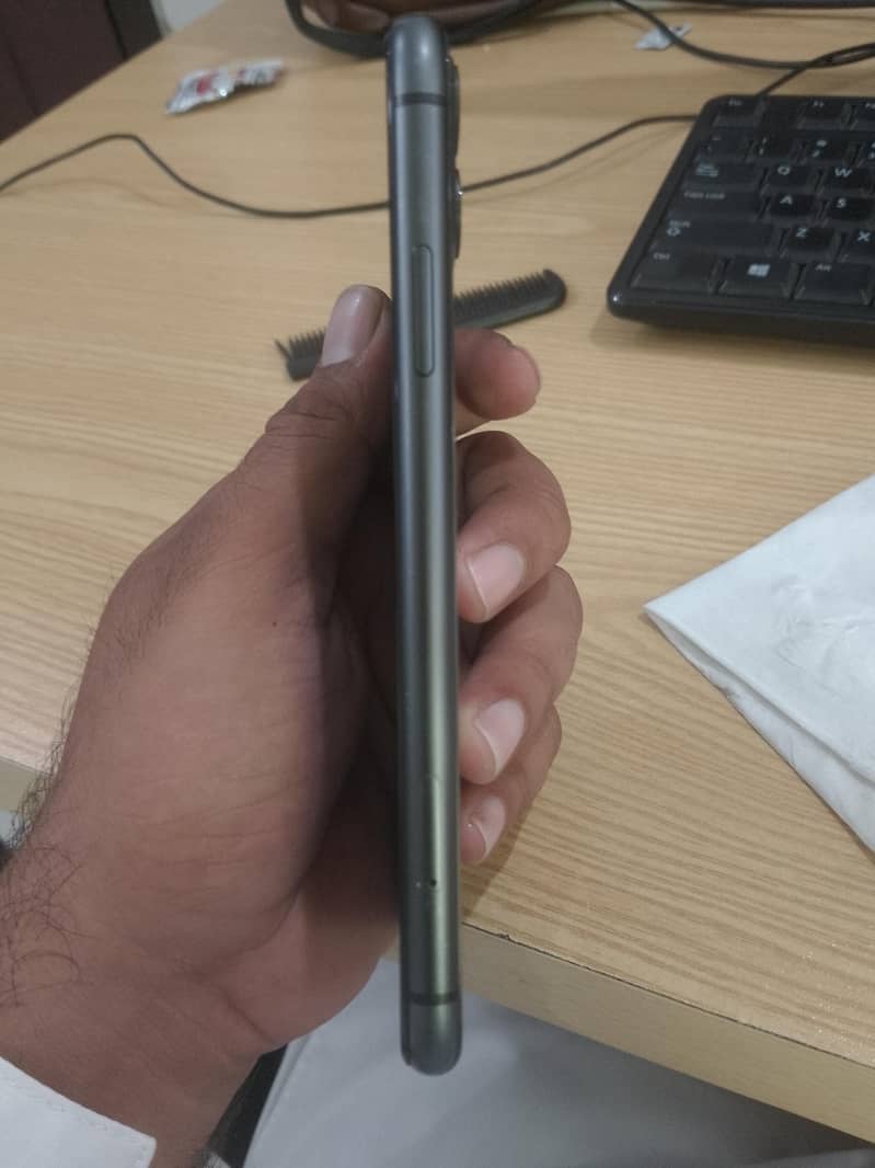 Apple iPhone 11 3