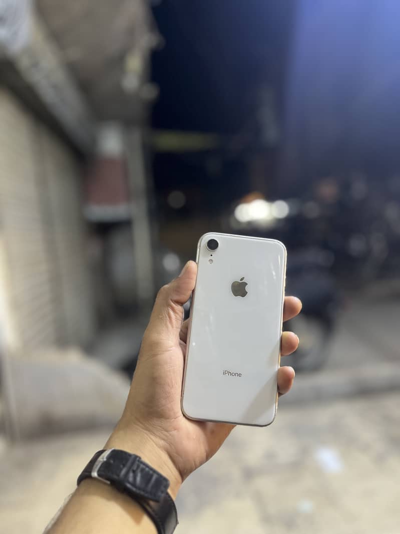 Apple iPhone XR 0