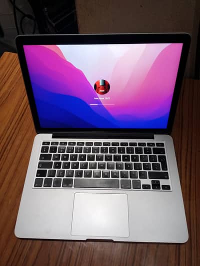 Intel i5 RAM ddr3L 8gb SSD card 128gb 3k display y2015