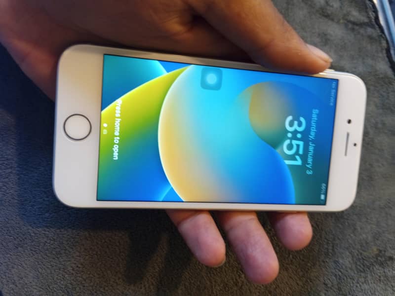 Apple iPhone 8 1