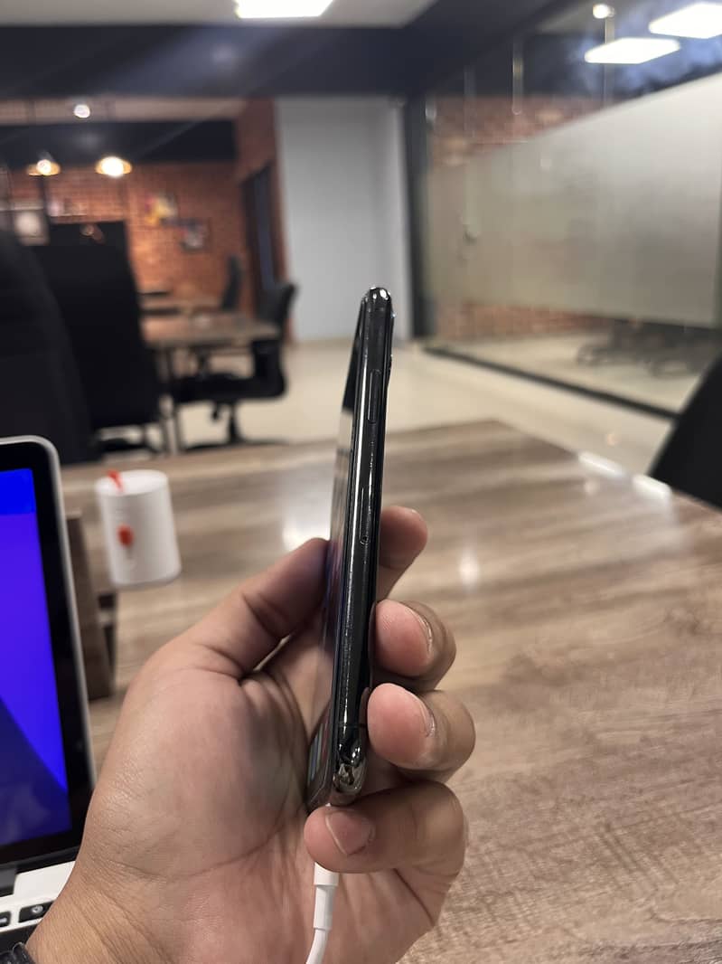 Apple iPhone 11 Pro 1