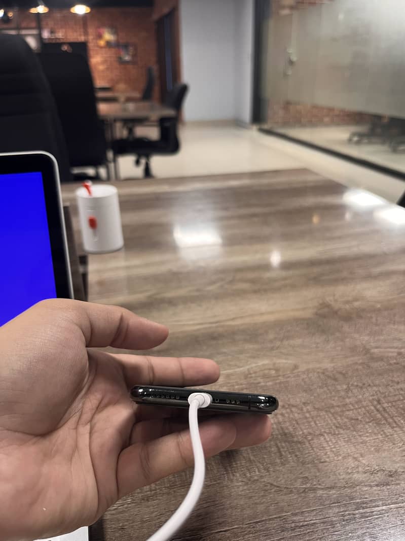 Apple iPhone 11 Pro 6