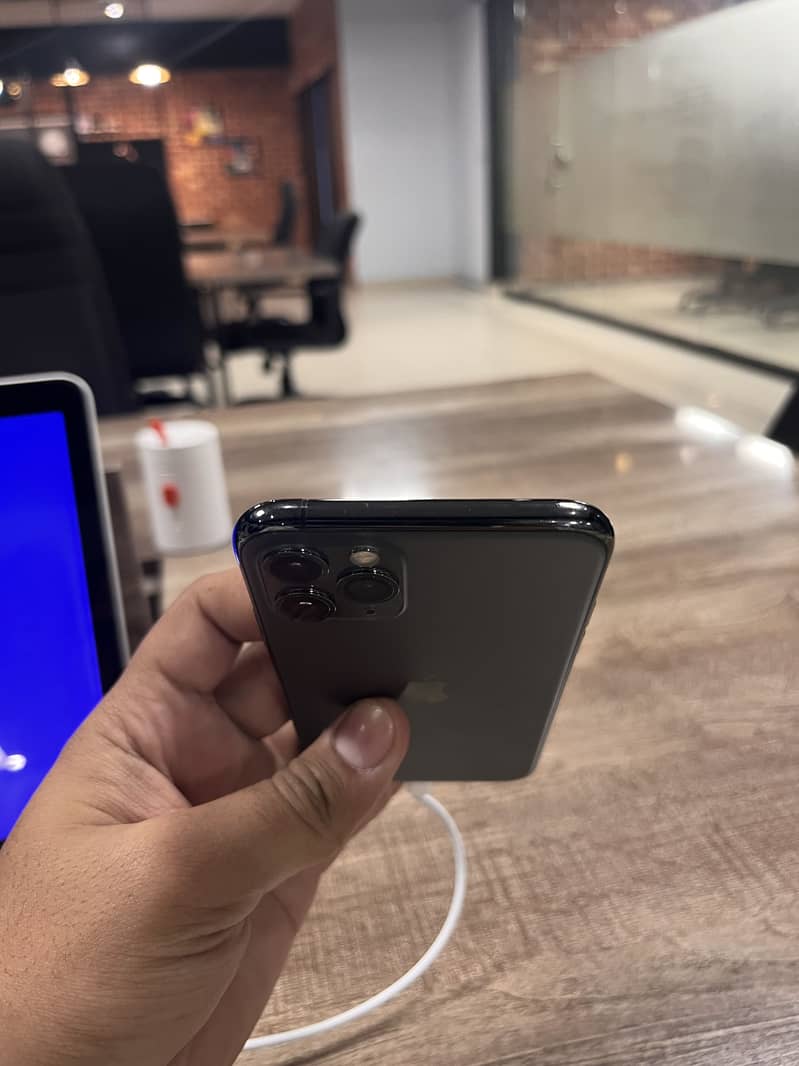 Apple iPhone 11 Pro 9