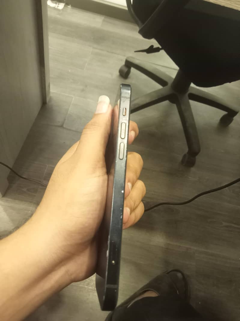 Apple iPhone 12 1