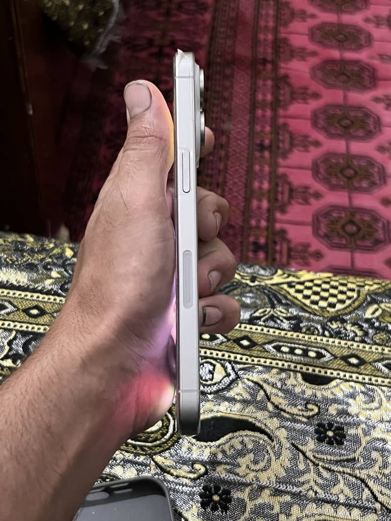 Apple iPhone 15 Pro Max 2