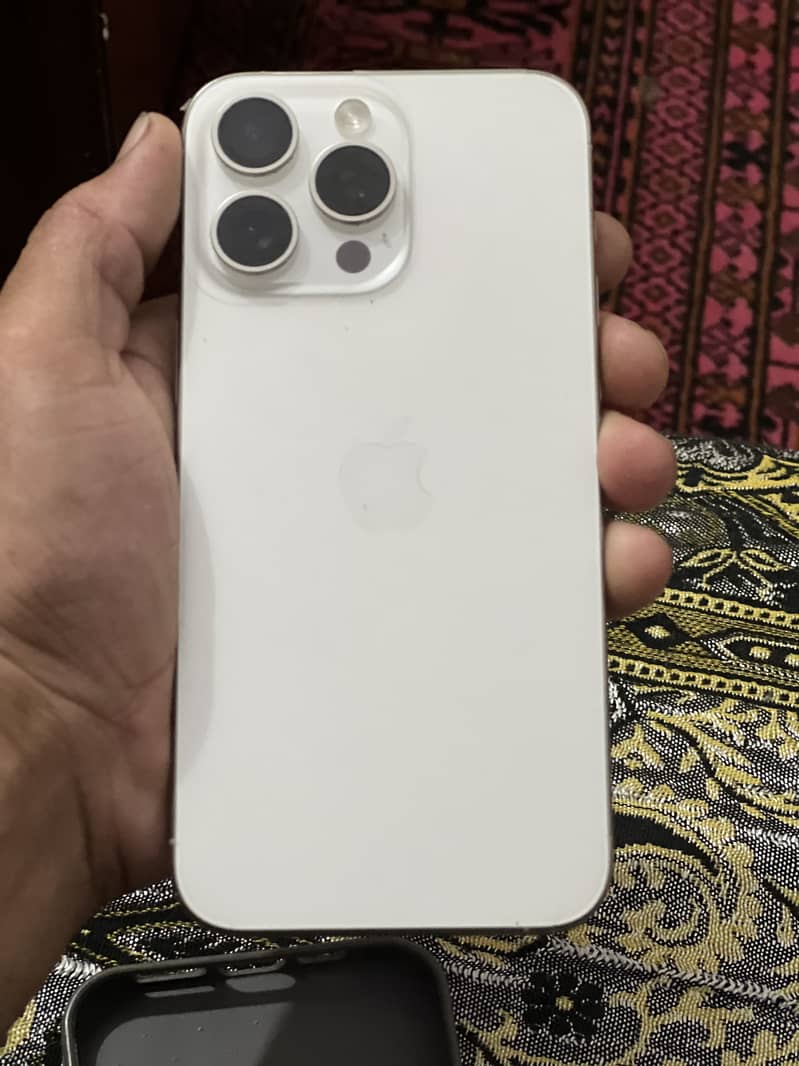 Apple iPhone 15 Pro Max 5
