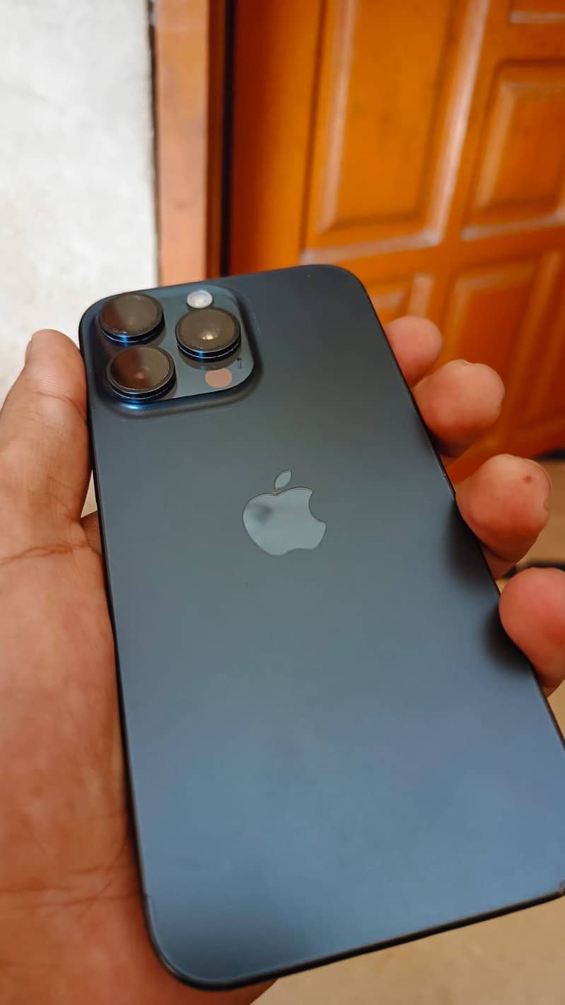 Apple iPhone 15 Pro Max 3