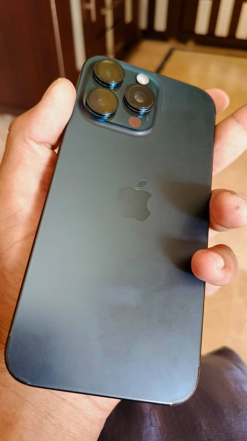Apple iPhone 15 Pro Max 4