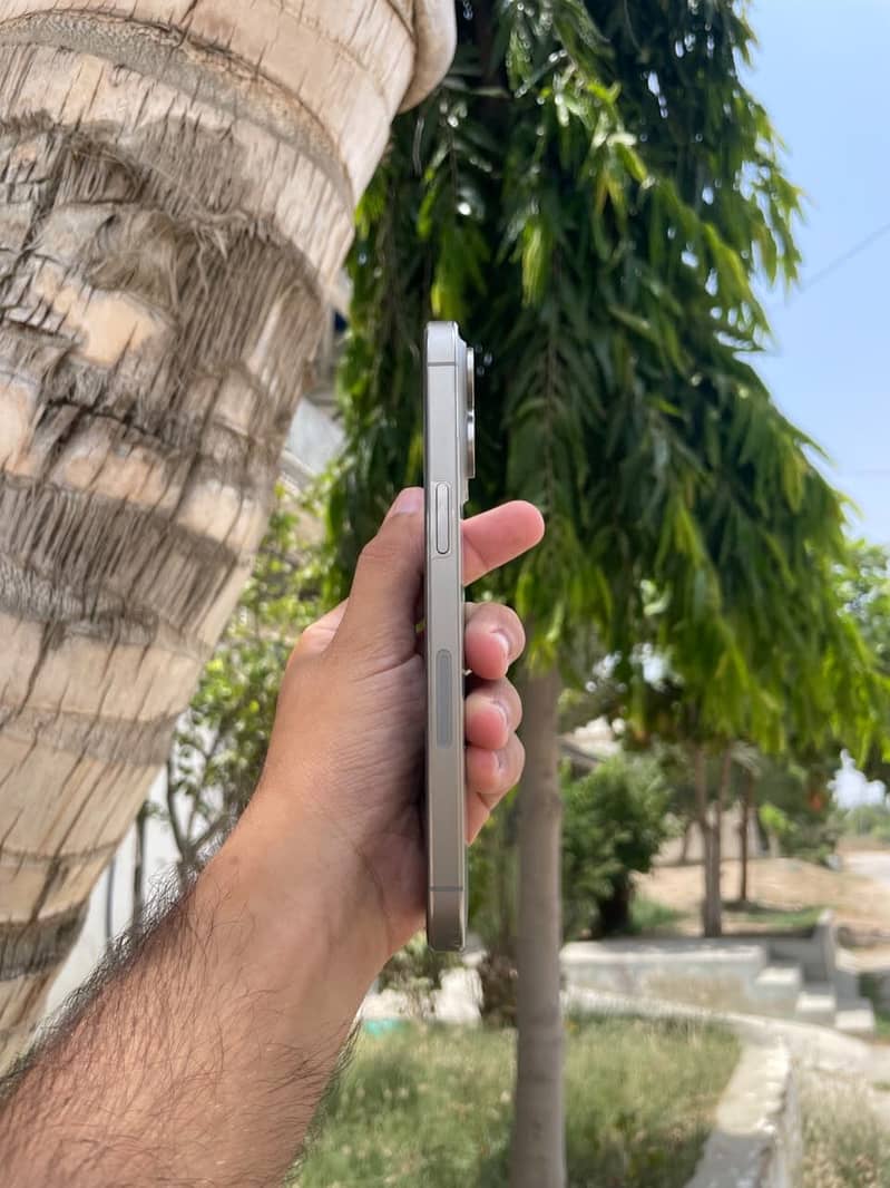 Apple iPhone 15 Pro Max JV 3
