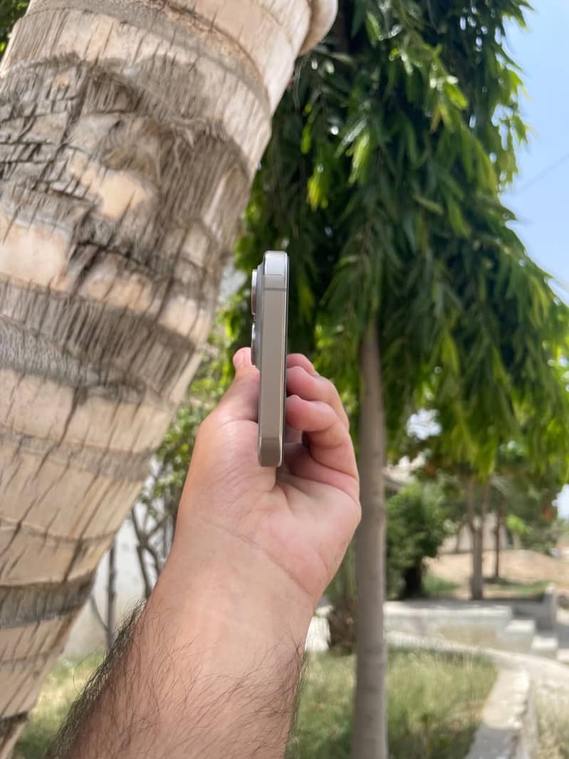 Apple iPhone 15 Pro Max JV 4