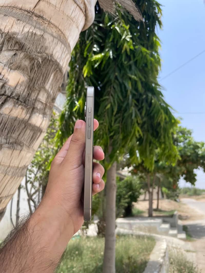 Apple iPhone 15 Pro Max JV 6