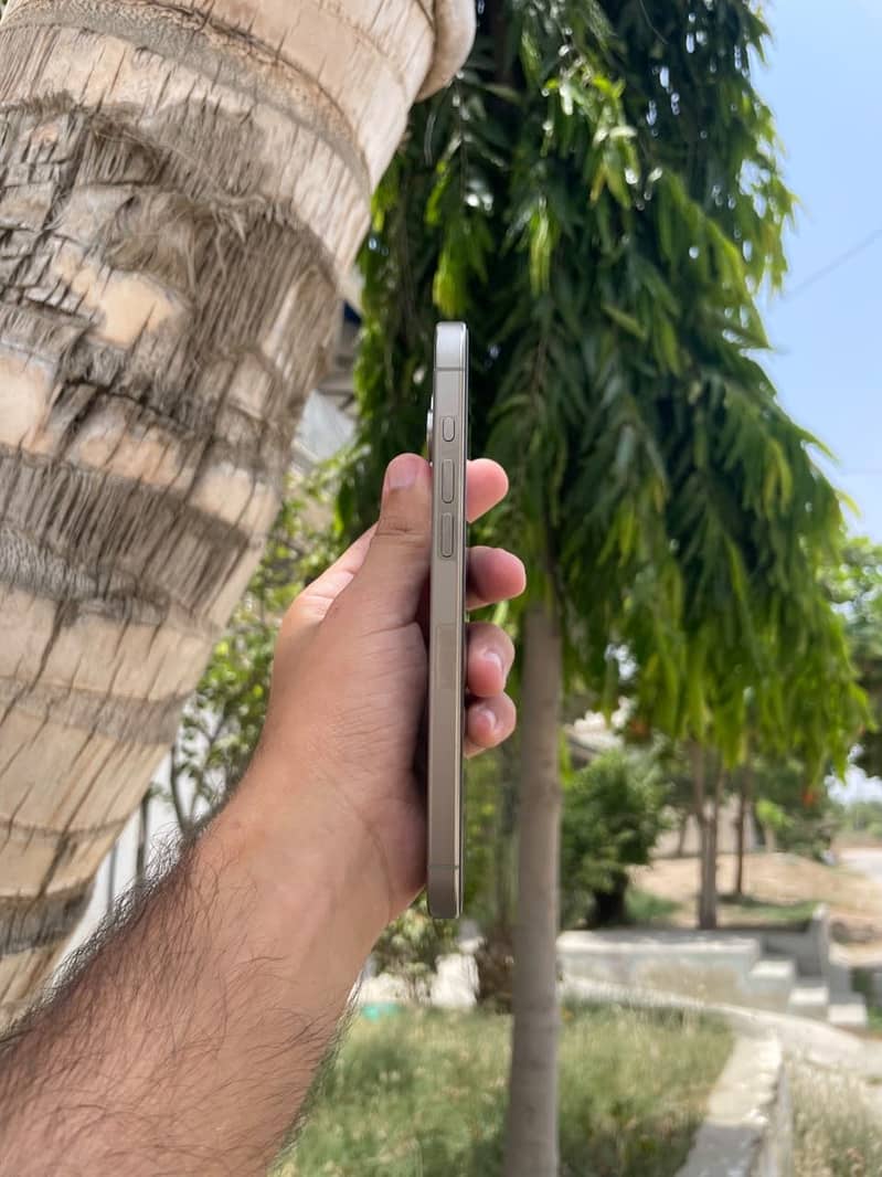 Apple iPhone 15 Pro Max JV 7