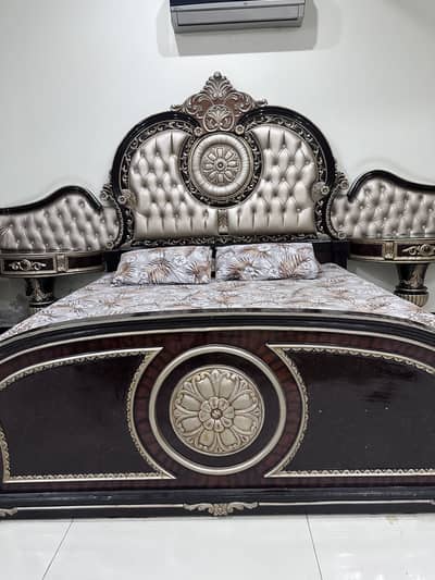 WOODEN CHINIOTI FURNITURE BED AND DRESSING TABLE IN GOOD CONDITION