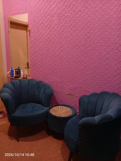 BEAUTIFUL COFFEE CHAIRS SET WITH TABLE