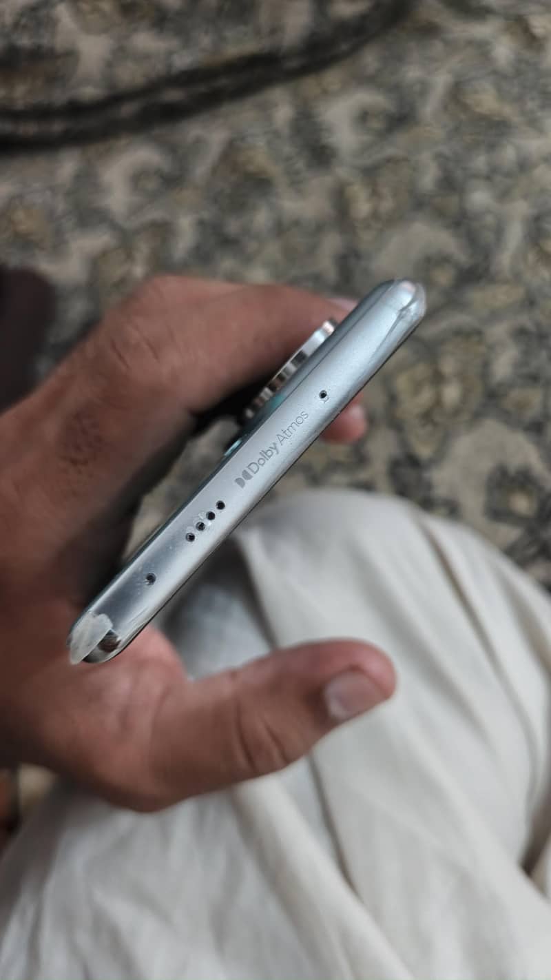 Tecno CAMON 40 Pro 4