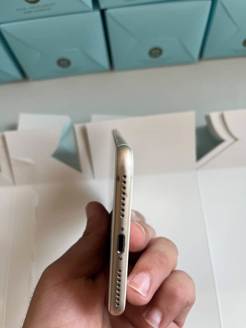 Apple iPhone 7 Plus 0