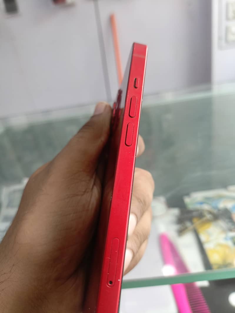 Apple iPhone 13 2