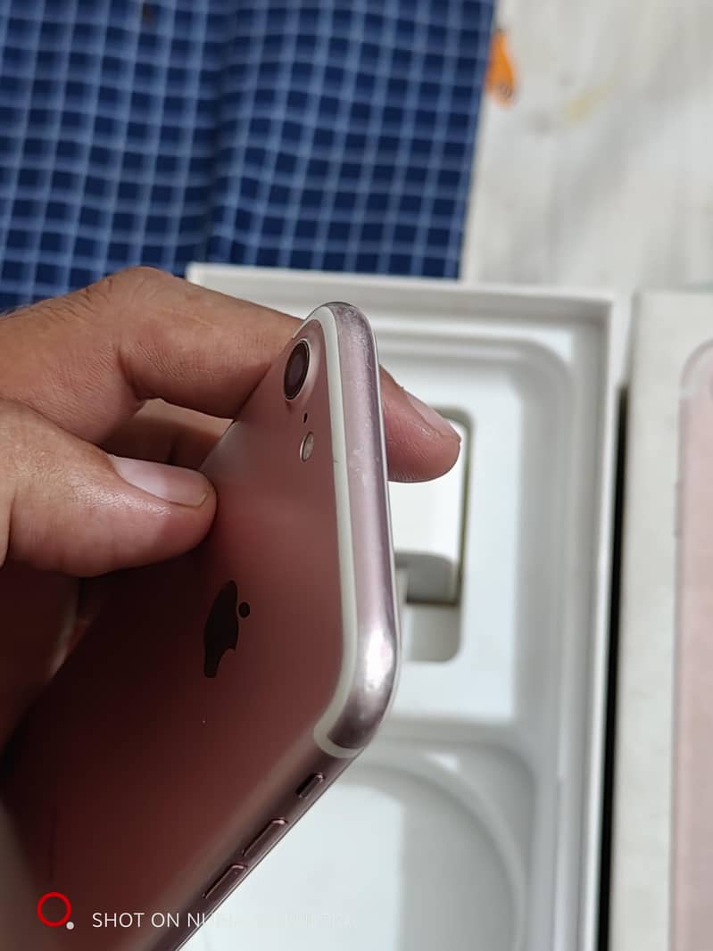 Apple iPhone 7 3
