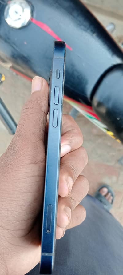 Apple iPhone 12