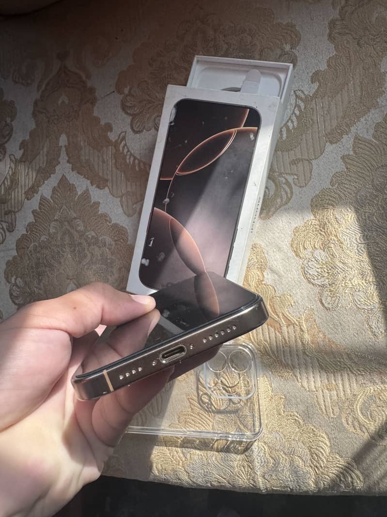 Apple iPhone 16 Pro Max 1