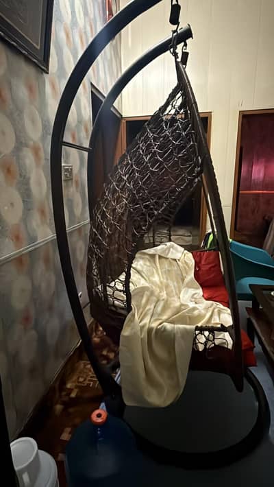 metal egg swing jhula