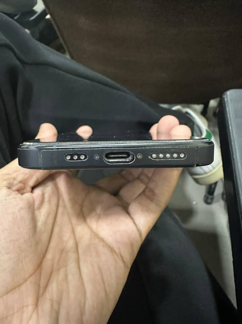 Apple iPhone 16 Pro 2
