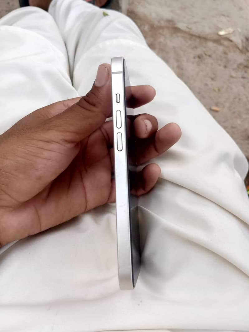 Apple iPhone 14 2
