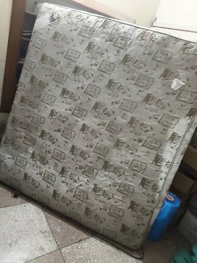 Double Bed Spring Mattress for Sale in Lahore