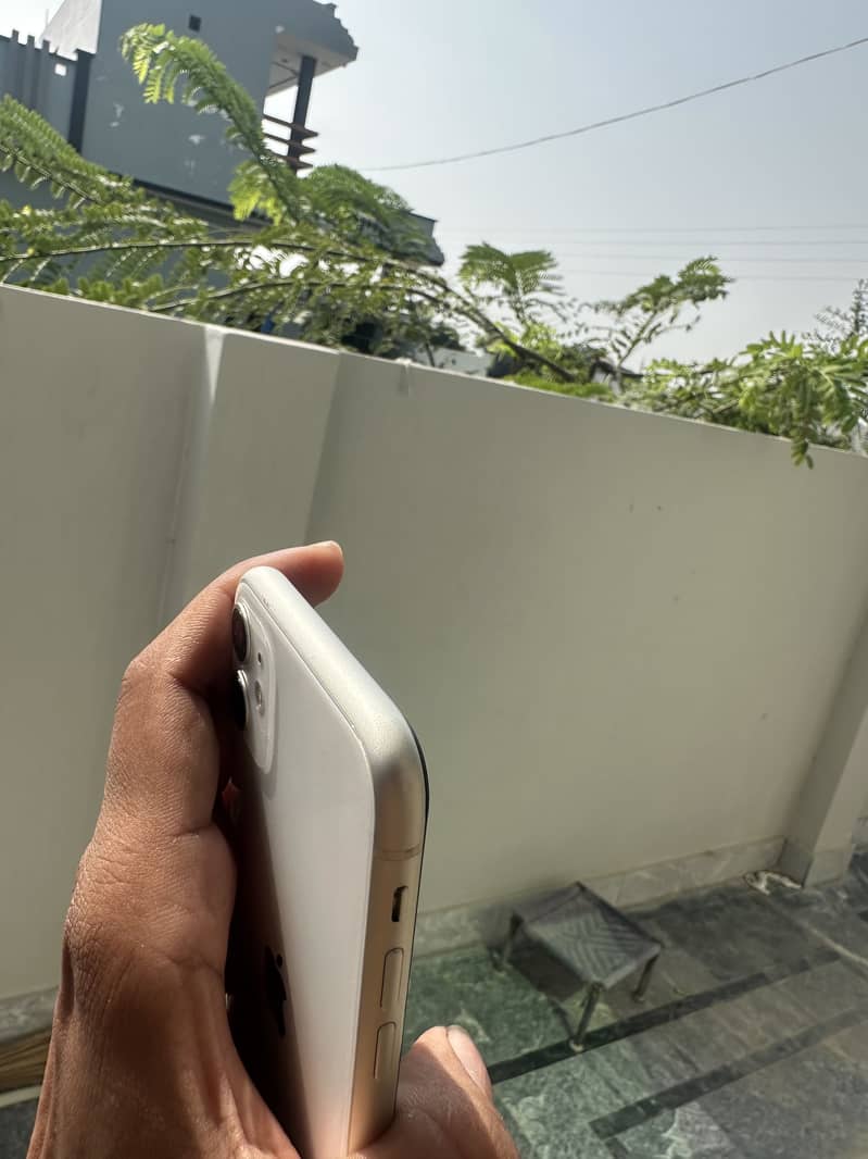 Apple iPhone 11 3