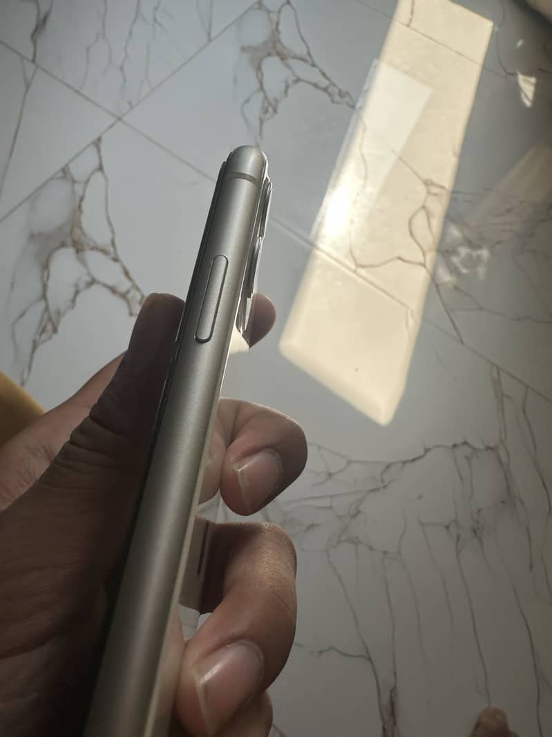Apple iPhone 11 5