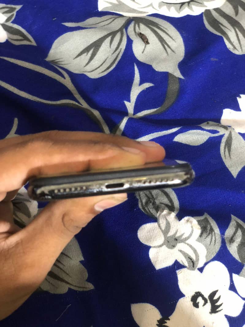 Apple iPhone X 3