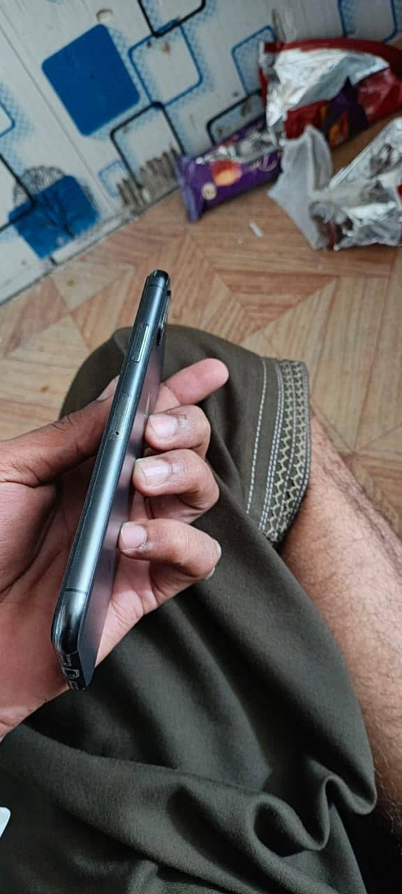 Apple iPhone X 4
