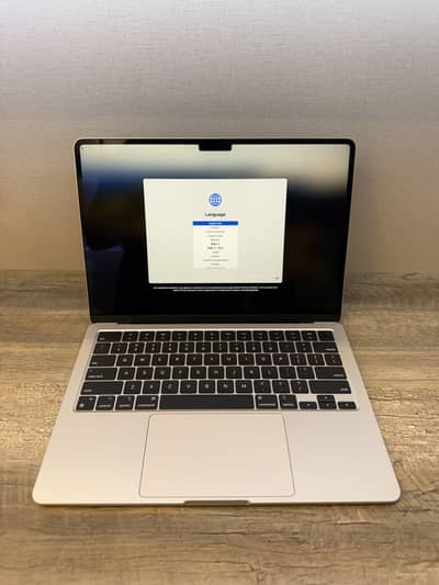 Apple Macbook Air 2022 - M2 Chip /   16GB / 1TB / 13 Inch