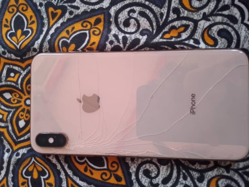 Apple iPhone XS Max 4