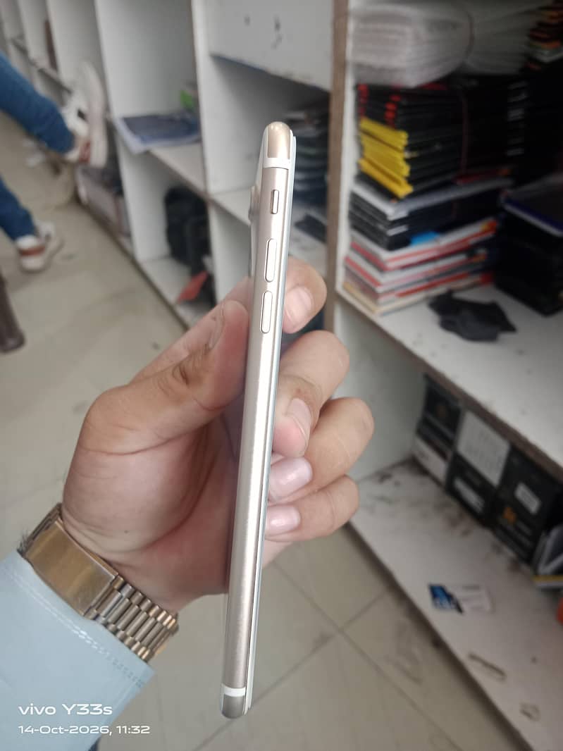 Apple iPhone 7 Plus 2